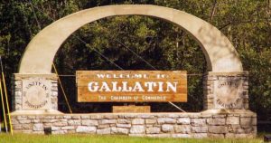 "Welcome to Gallatin" city sign